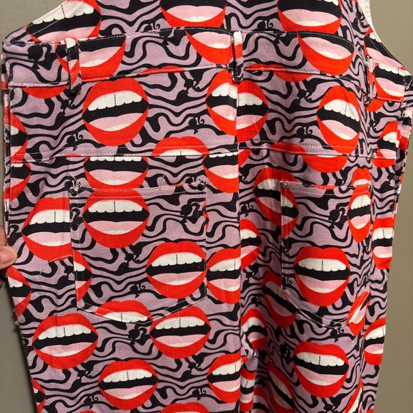 Fun lip pattern overalls new never worn no flaws at all size S - Picture 7 of 11
